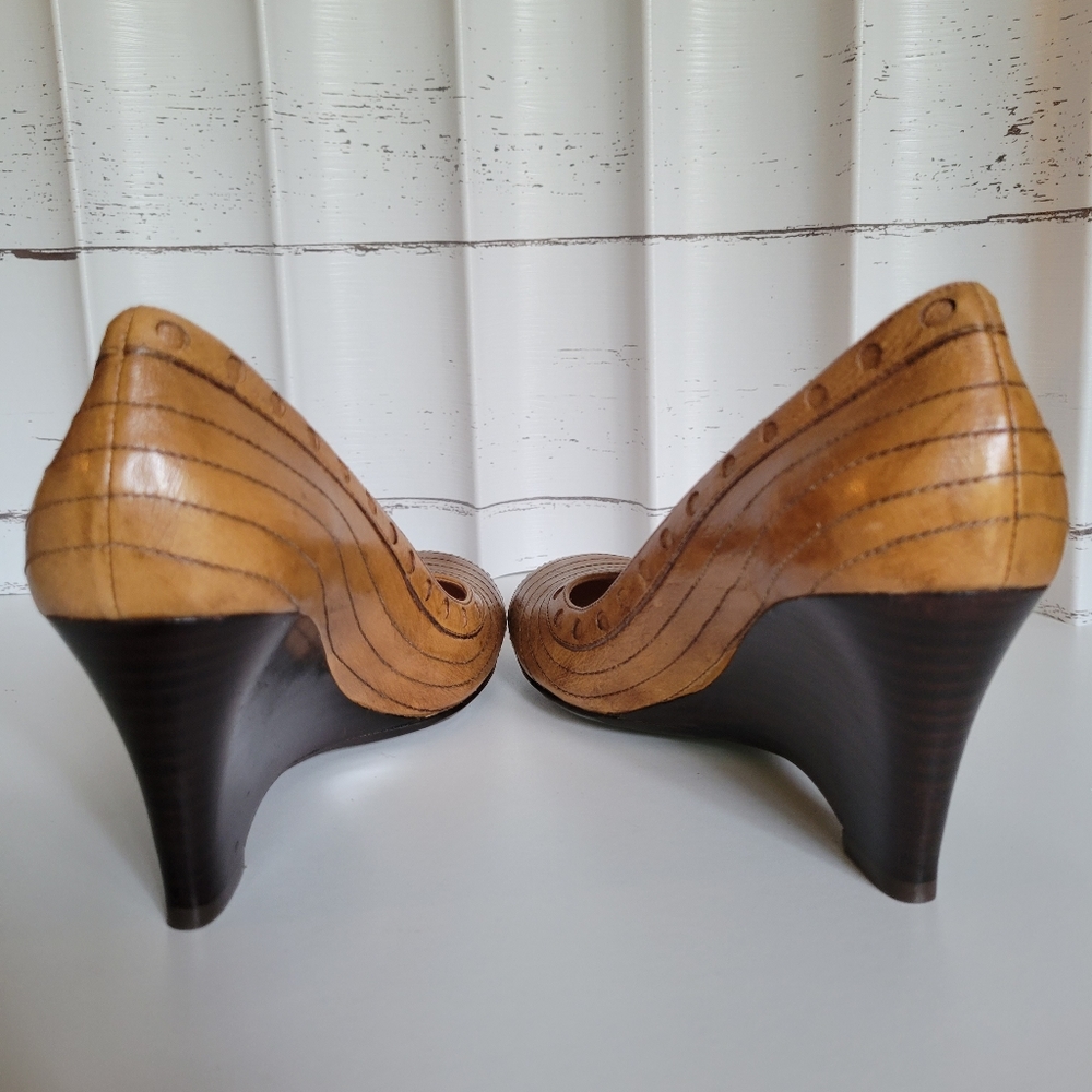 Biviel NWT Brown Leather Wood Wedge Round Toe Size 8